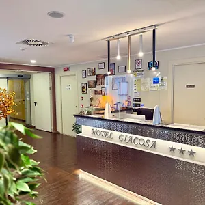 Otel Giacosa ***